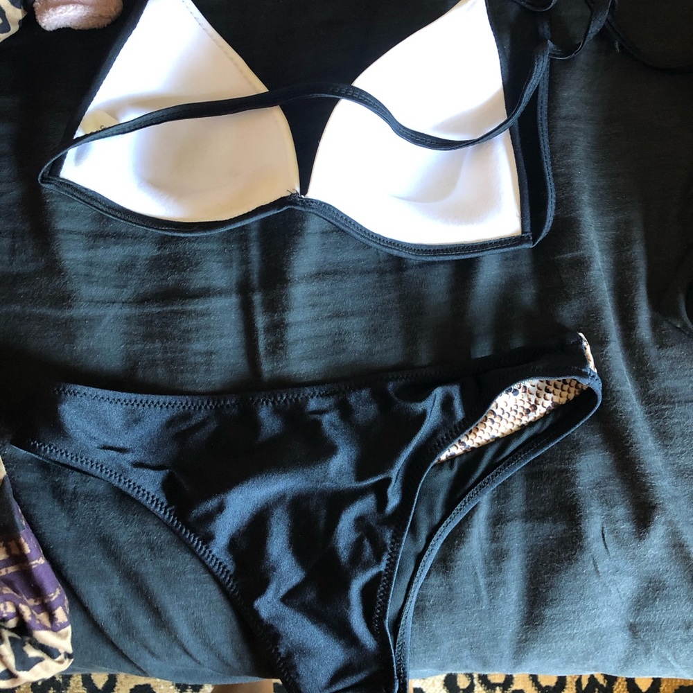 Snakeskin bikini - Picture 3 of 3